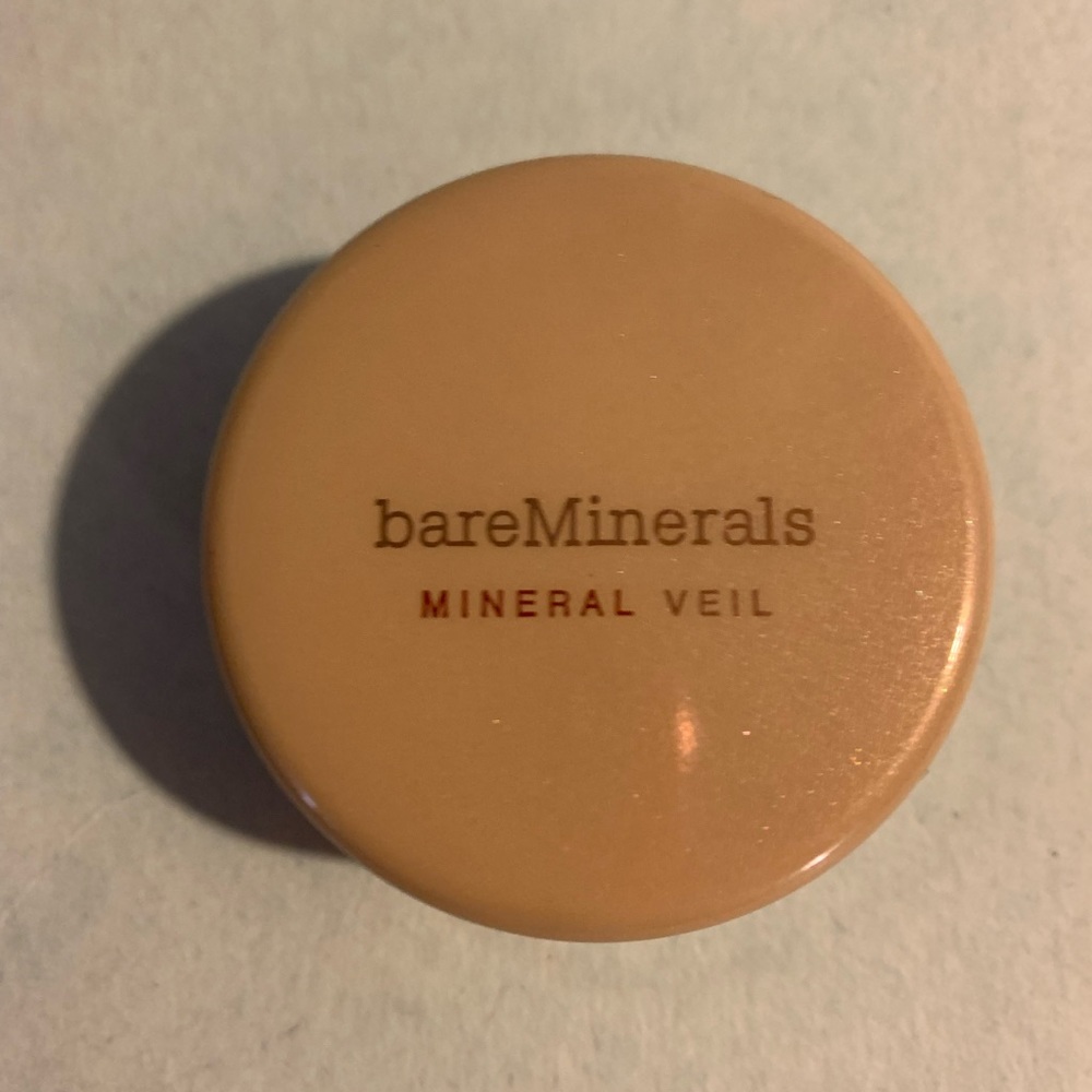 Brightening pearl mineral veil